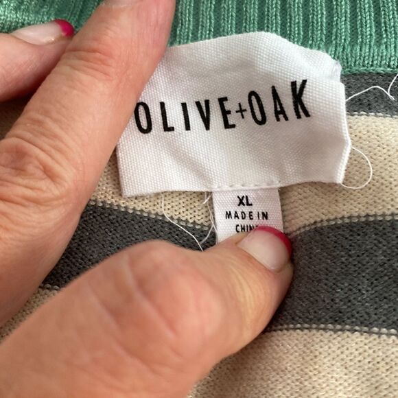 Olive + Oak Woman’s Sweater - Picture 2 of 4